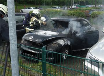Das Auto brannte auf dem Parkplatz des Klinikum Reinkenheide aus.
