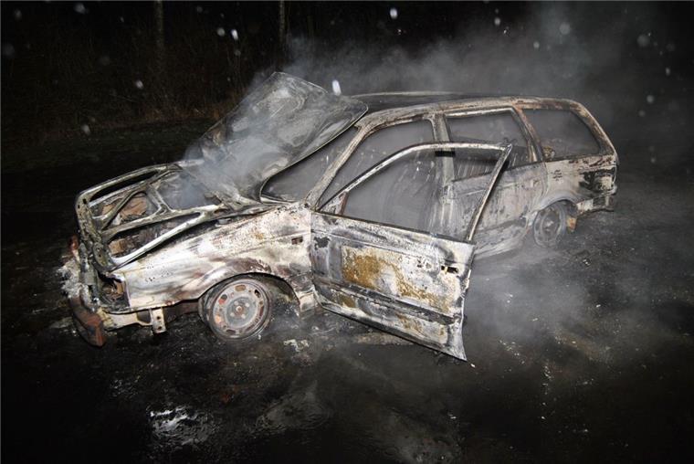 Bremerhaven: Gestohlenes Auto brennt völlig aus Das Auto brannte in Bremerhaven-Wulsdorf völlig aus.