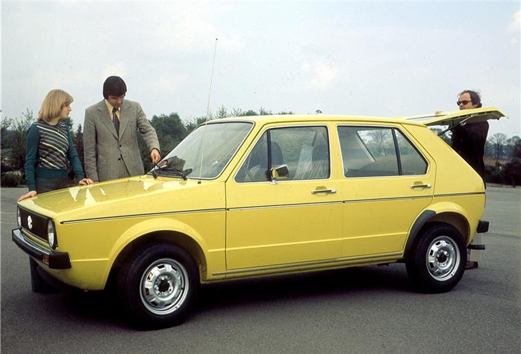 Knallbunter Ausflug in die 70er Jahre Das Auto der 70er Jahre: Am 20. März 1974 rollte der erste Golf I in Wolfsburg vom Band. Er wurde mit seinen Nachfolgemodellen in den vergangenen drei Jahrzehnten zum erfolgreichsten jemals in Deutschland gebauten Auto.
