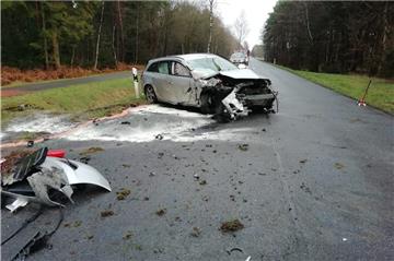 Das Auto hat nach dem Unfall nur noch Schrottwert. 