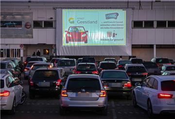 Das Autokino von Manuel Rohlfs Weser Stage auf dem Metro-Gelände in Debstedthat erfolgreiche erste Wochen hinter sich.