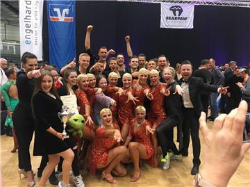 Das B-Team der TSG Bremerhaven feiert in Coburg den Aufstieg in die 2. Bundesliga. 