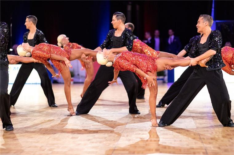 B-Team der TSG Bremerhaven kann seine Platzierung nicht verbessern Das B-Team der TSG Bremerhaven holte mit "Christina Aguilera" den siebten Platz. Foto: Quella