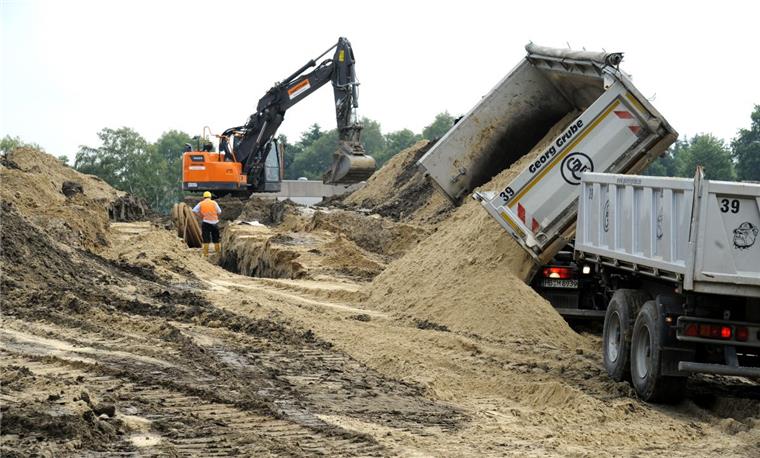Hafentunnel-Bau: Leherheide kriegt einen eigenen Berg Das Bauwerk aus Aushub des Hafentunnels wächst zusehends. Am ende soll der Aussichtsberg am Tor zu Leherheide 25 Meter hoch werden, mit einem Plateau von 1000 Quadratmetern.