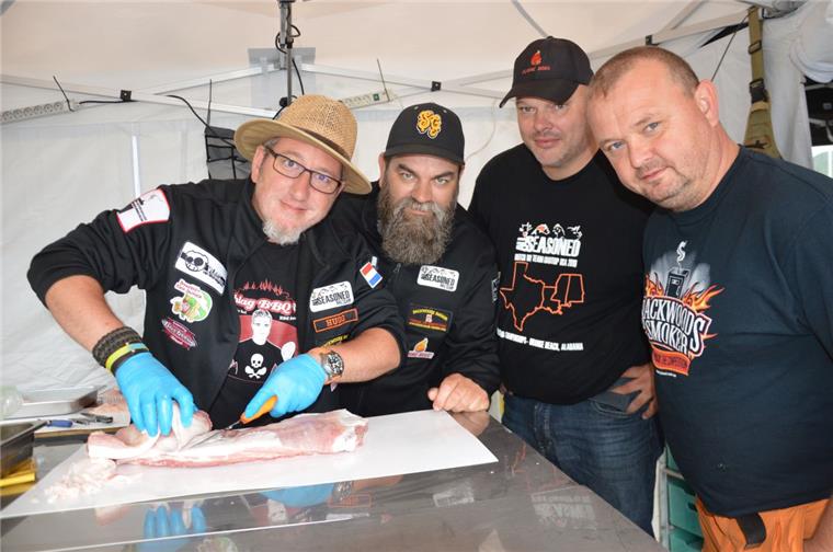 BBQ-Festival in Bad Bederkesa: Und zum Schluss sind die Steaks ganz zart Das BBQ an der Burg in Bad Bederkesa war eine schmackhafte Angelegenheit.