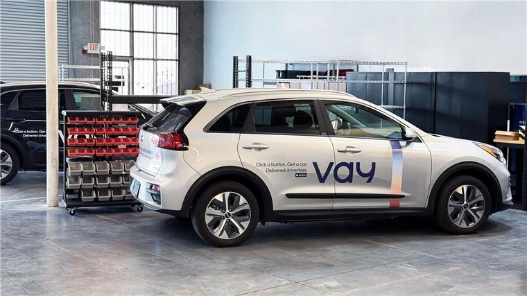 Das Berliner Start-up Vay Technology rüstet in Las Vegas Elektroautos von Kia für den Fernsteuer-Betrieb auf.