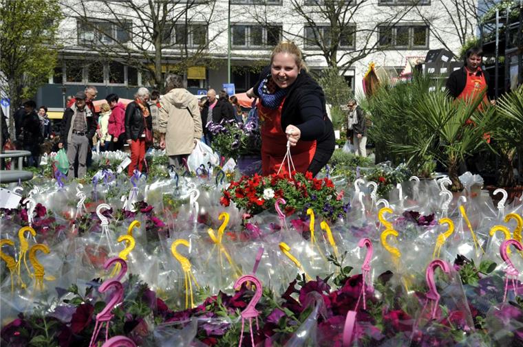 Musik und Blumen beim Blütenfest in Geestemünde Das Blütenfest zieht traditionell viele Besucher nach Geestemünde.