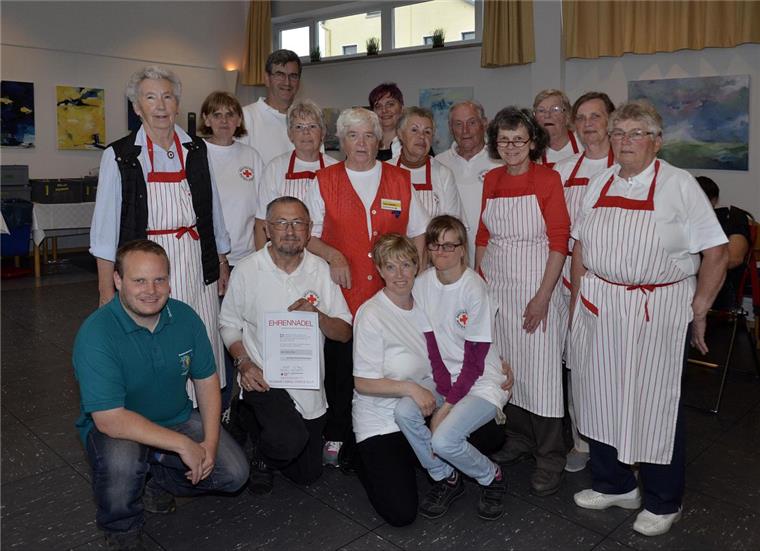 Er spendet so lange Blut, wie es sein Arzt erlaubt Blutspende-Team der DRK-Ortsgruppe Dorum