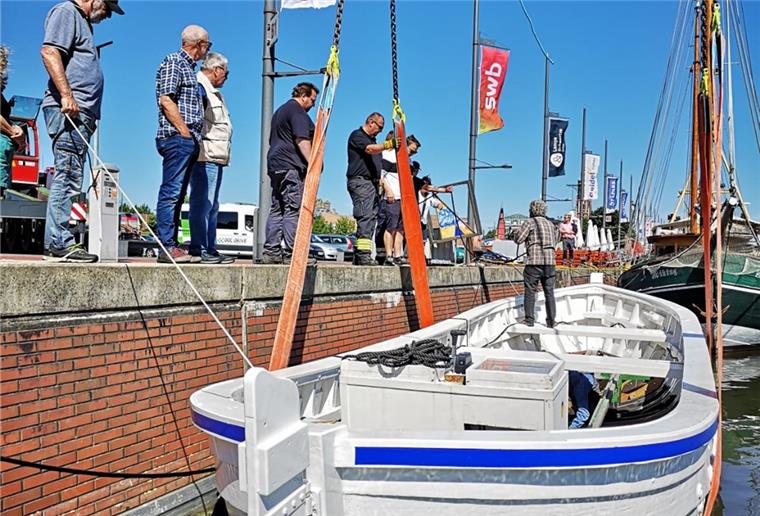 Börteboot „No. 3“ liegt wieder im Wasser Das Börteboot liegt wieder im Wasser.
