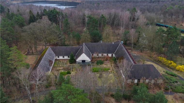 „Schwarzbuch“: Stiftung beklagt verlorene Denkmale Das Bogensee-Areal mit der Villa des ehemaligen NS-Propagandaministers Joseph Goebbels gilt als „unangenehmer“ historischer Ort. (Archivbild)