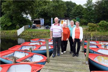 Das Bootshaus im Speckenbütteler Park in Bremerhaven schließt. Georg und Monika Schubert, ihr Sohn Georg und Schwiegertochter Erika waren wegen ihrer leckeren Torten bekannt.