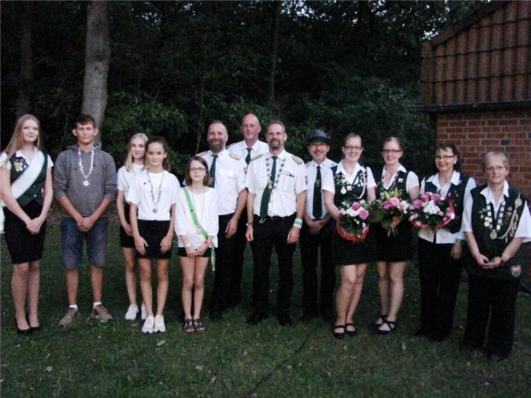 Hattrick auf dem Schützenthron: Michael Erdtmann ist König in Breddorf Das Breddorfer Königshaus meldet Vollzug: Alle Posten wurden beim Schützenfest neu besetzt.
