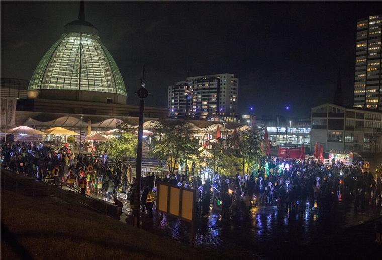 In Bremerhaven erstrahlen die Havenwelten im Lichterglanz Lichtermeer Havenwelten