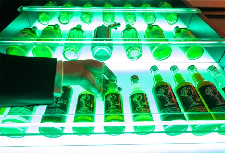 Bremer Bar ausgezeichnet Das Bremer Lokal „Lemon Lounge“ am Stadtgraben überzeugte das Magazin „Mixology“ in der neu geschaffenen Kategorie „Das Konzept in Flaschen“.