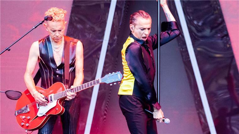 Das britische Elektro-Duo Depeche Mode bringt mit „Depeche Mode: M“ einen neuen Konzertfilm auf die Kinoleinwände. (Archivfoto)