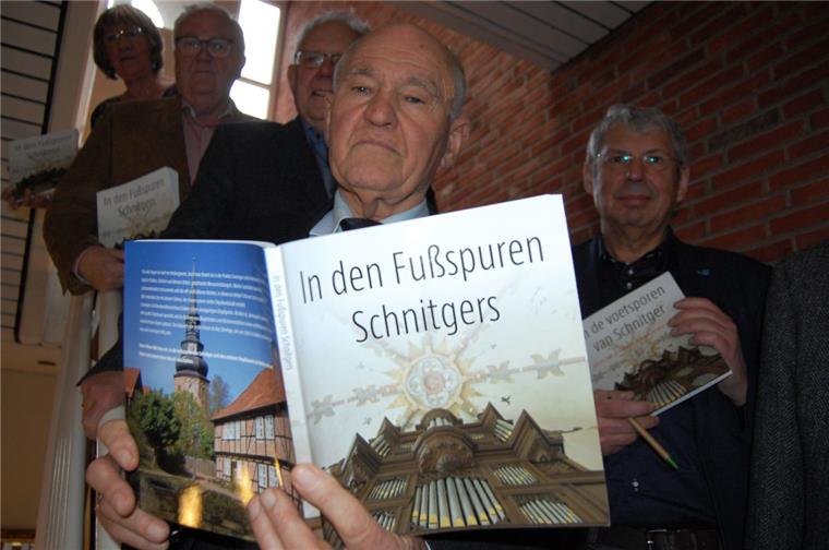 Mit Orgelreiseführer in den Fußspuren Arp Schnitgers Das Buch "In den Fußspuren Schnitgers" ist jetzt als deutschsprachige Version erschienen.
