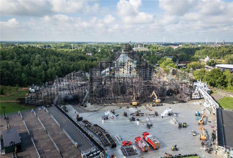 Tomorrowland startet nach Brand mit neuer Hauptbühne Das Bühnenmaterial bestand zu einem großen Teil aus Holz und konnte deshalb leicht brennen.