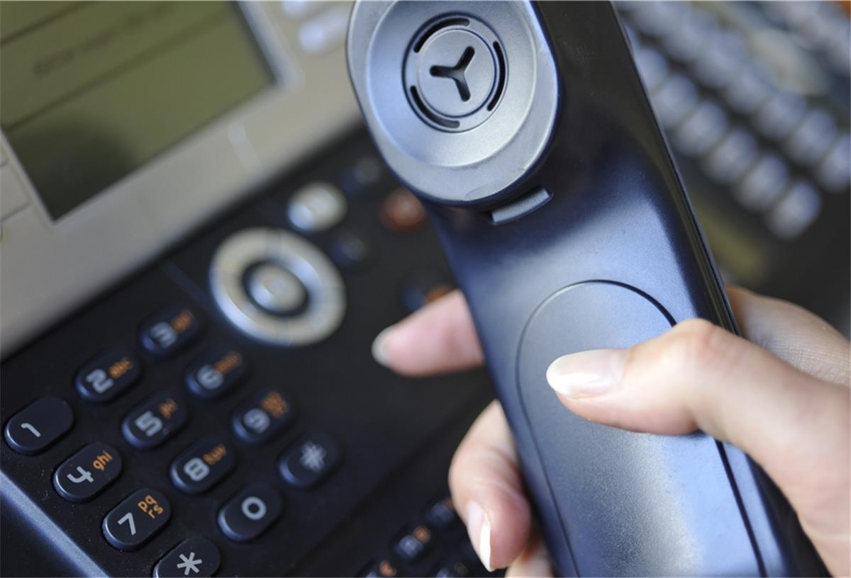 Reduzierte Sprechzeiten am Bürgertelefon Das Bürgertelefon speckt ab, einige Mitarbeiter kehren aufgrund des niedrigen Infektionsgeschens in ihre Ämter zurück.