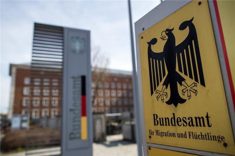 Bundesamt überprüft 18.000 Asyl-Entscheidungen in Bremen Das Bundesamt für Migration und Flüchtlinge lässt 18.000 Asylanträge überprüfen.