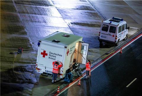 Das Bundesinnenministerium hat wegen der neuen Variante des Coronavirus die Bundespolizei angewiesen, Reisende aus Großbritannien und Südafrika ab sofort systematisch zu kontrollieren.