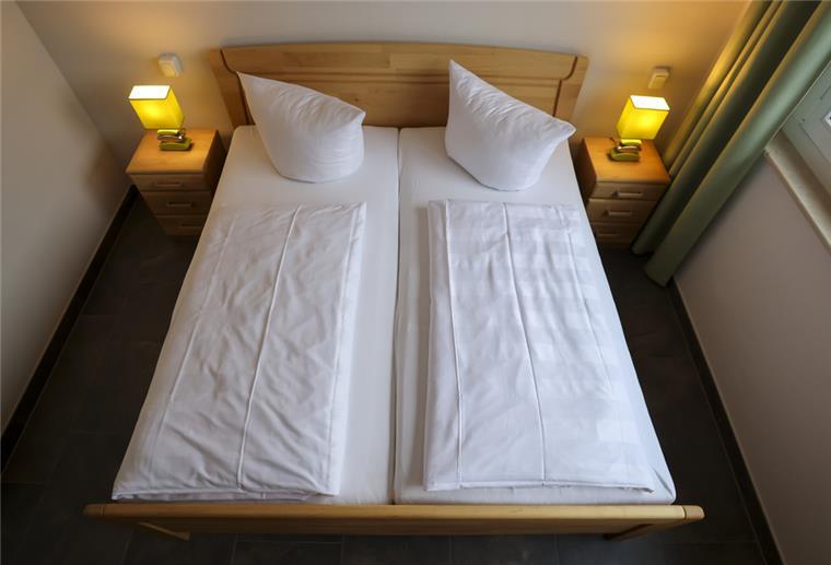 Gericht: Bettensteuer mit dem Grundgesetz vereinbar Ein Doppelzimmer in einem Hotel.