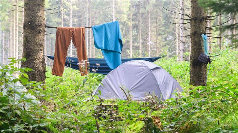 Das Camp besteht bereits seit mehreren Tagen. Immer neue Menschen stoßen dazu.