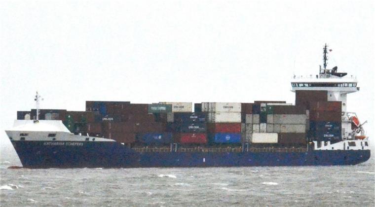 Otterndorf: Containerschiff liegt quer in der Fahrrinne Das Containerschiff "Katharina Schepers" hat technische Probleme auf der Elbe bei Otterndorf.