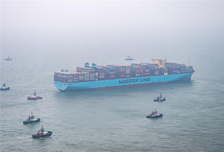 „Mumbai Maersk“: Schlepper zu schwach für die Bergung Das Containerschiff „Mumbai Maersk“ ist vor Wangerooge auf Grund gelaufen.