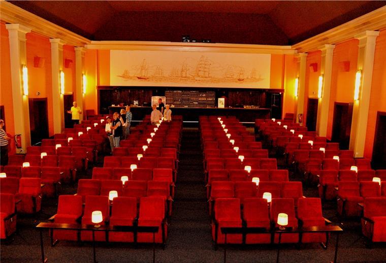 Centraltheater Brake lockt jeden Tag mit Filmen Das CTB ist im Juli vergangenen Jahres nach der Sanierung wieder an den Start gegangen. Der große Saal wurde so wieder hergerichtet, wie es die Gäste kennen.