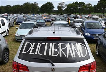 Das Deichbrand-Festival findet dieses Jahr nur zu Hause statt.