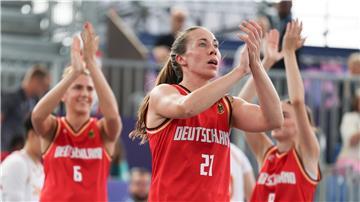 Das deutsche 3x3-Team ist bei Olympia auf Kurs Halbfinale.