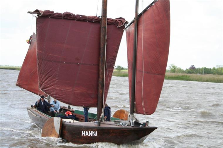 Stadland: Auf Plate entsteht Anlegestelle für Dielenschiff Das Dielenschiff „Hanni“ ist von Mai bis September wieder auf der Weser und den Sielen unterwegs.