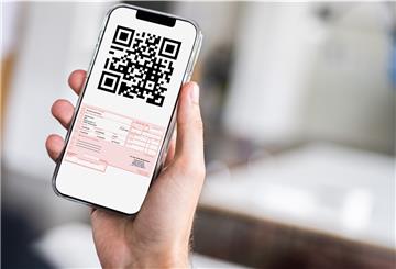 Das digitale Rezept startet am 1. Januar: Die Fotomontage zeigt, dass das Rezept per QR-Code abgerufen werden kann.
