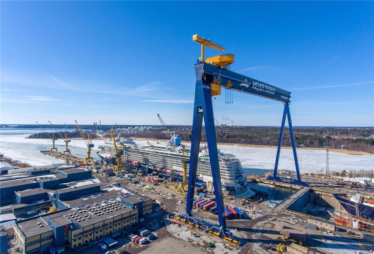 Tolles Video: Größtes Kreuzfahrtschiff der Welt hat jetzt Wasser unterm Kiel Das Dock der finnischen Meyer Turku Werft, hier mit einem "Mein Schiff".