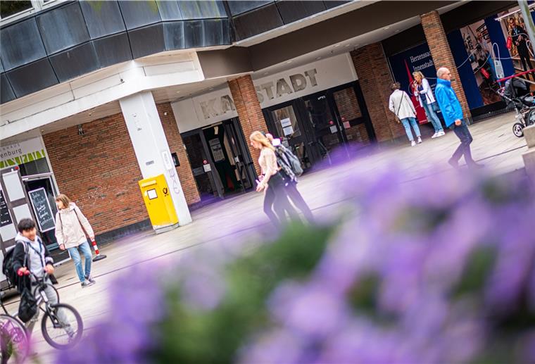 Stimmen zum Karstadtabriss: „Einmalige Chance für Innenstadt“ Das ehemalige Karstadt-Gebäude in Bremerhaven.