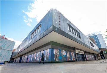 Das ehemalige Karstadt-Gebäude soll bis Frühjahr 2024 abgerissen werden. Der Auftrag wurde noch nicht vergeben.  Foto Scheschonka