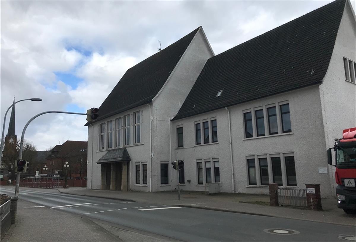 Das ehemalige Schulgebäude neben dem St. Bernhard-Hospital in Brake wird Imfzentrum.