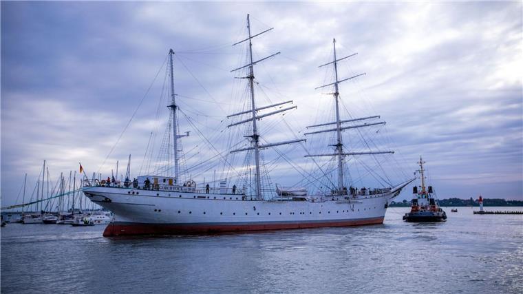 Dritter Anlauf: „Gorch Fock 1“ auf Stralsunder Werft verlegt Das ehemalige Segelschulschiff „Gorch Fock 1“.