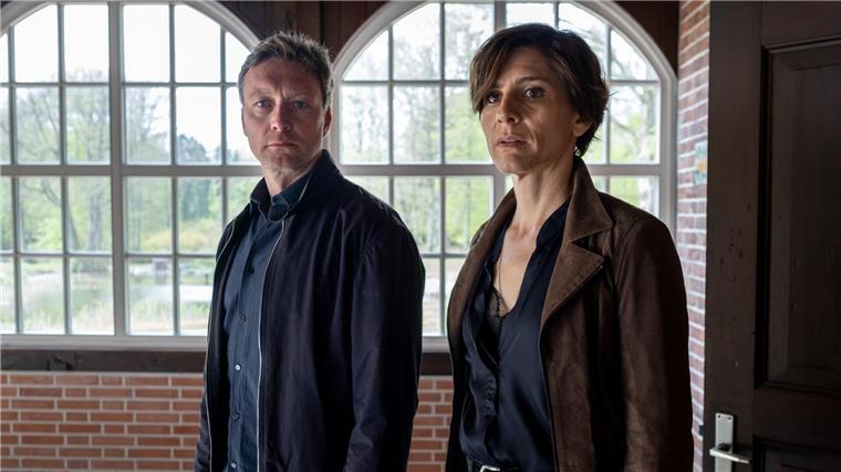 Ein alter Fall, eine neue Liebe - der Krimi „In Wahrheit“ Das Ermittlerduo Judith Mohn (Christina Hecke) und Freddy Breyer (Robin Sondermann) will einen alten Fall lösen.
