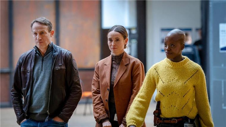 Mit KI besser ermitteln? - Nord-„Tatort“ geht das Wagnis ein Das Ermittlungsteam bekommt KI-gestützte Hinweise.