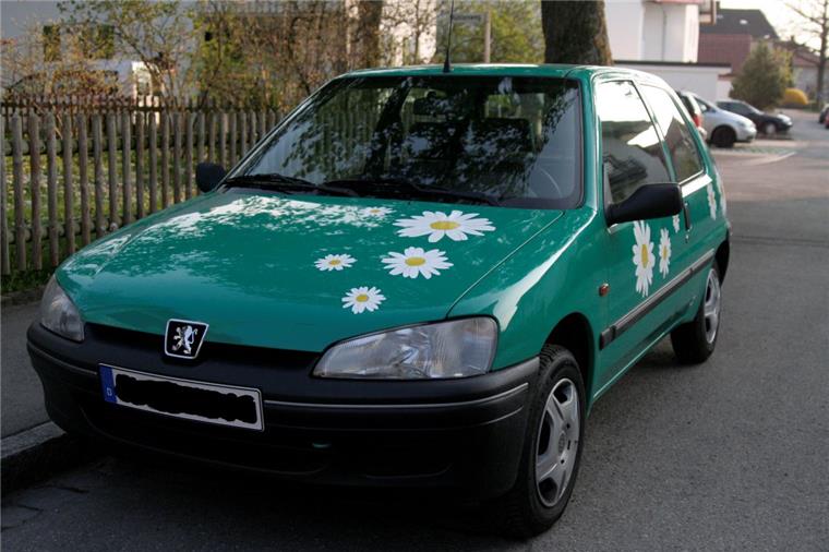 #isso: Autos brauchen Vornamen! Das erste Auto von nord24-Redakteurin Lisa Klein trug den bezeichnenden Namen "Daisy" - Gänseblümchen. Auch viele ihrer Kolleginnen tauften ihre Autos.