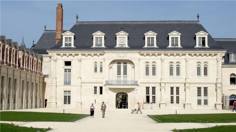 Schloss für französische Sprache: Projekt von Macron öffnet Das erste Museum für französische Sprache mit Sitz im Schloss von Villers-Cotterets öffnet.