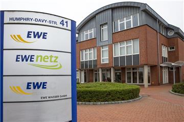Das EWE-Gebäude in der Cuxhavener Humphry-Davy-Straße ist Firmensitz der von Thomas Windgassen und Gerhard Mauer geleiteten Konzerntochter EWE Wasser GmbH. Beide Geschäftsführer sind seit Wochenbeginn vom Dienst freigestellt.