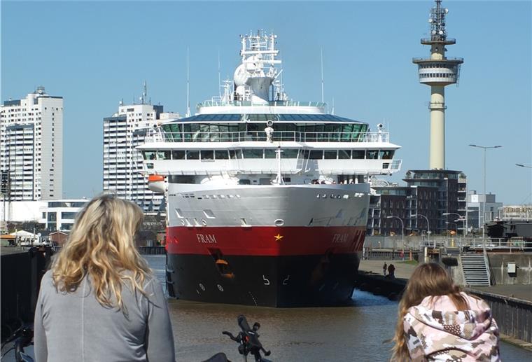Expeditionskreuzfahrtschiff „Fram“ liegt in Bremerhaven Expeditionskreuzfahrtschiff „Fram“ in der Fischereihafen-Doppelschleuse.