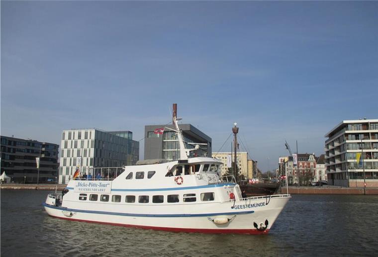 Dicke-Pötte-Touren und Seebestattungen fallen diese Woche aus Die "Geestemünde" der Bremerhavener Weserfähre GmbH unternimmt nicht nur touristische Touren, sondern läuft auch zu Seebestattungen aus.