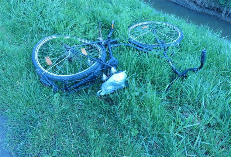 27-jähriger Radfahrer bei Unfall mit 85-Jährigem lebensgefährlich verletzt Das Fahrrad des bei dem Unfall schwer verletzten 27-Jährigen.