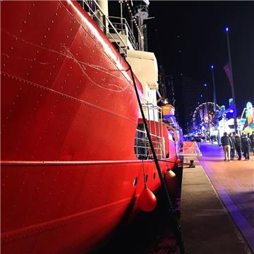 Das Feuerschiff in Knallrot war beim Seestadtfest in Bremerhaven ein echter Hing...