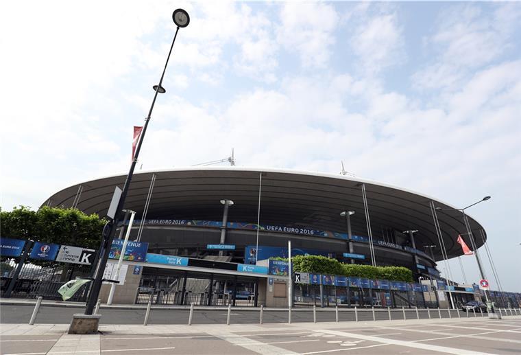 Nicht St. Petersburg: UEFA verlegt das Champions-League-Finale Das Finale der Champions League 2021/22 wird von St. Petersburg ins Stade de France in Paris verlegt.