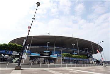 Das Finale der Champions League 2021/22 wird von St. Petersburg ins Stade de France in Paris verlegt.