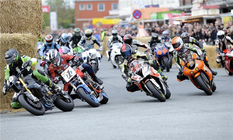 Das Fischereihafenrennen ist ein fester Bestandteil des deutschen Motorsport-Kalenders.  Der Traditionsveranstalung fehlt für dieses Jahr aber noch die Genehmigung. Foto Scheer  